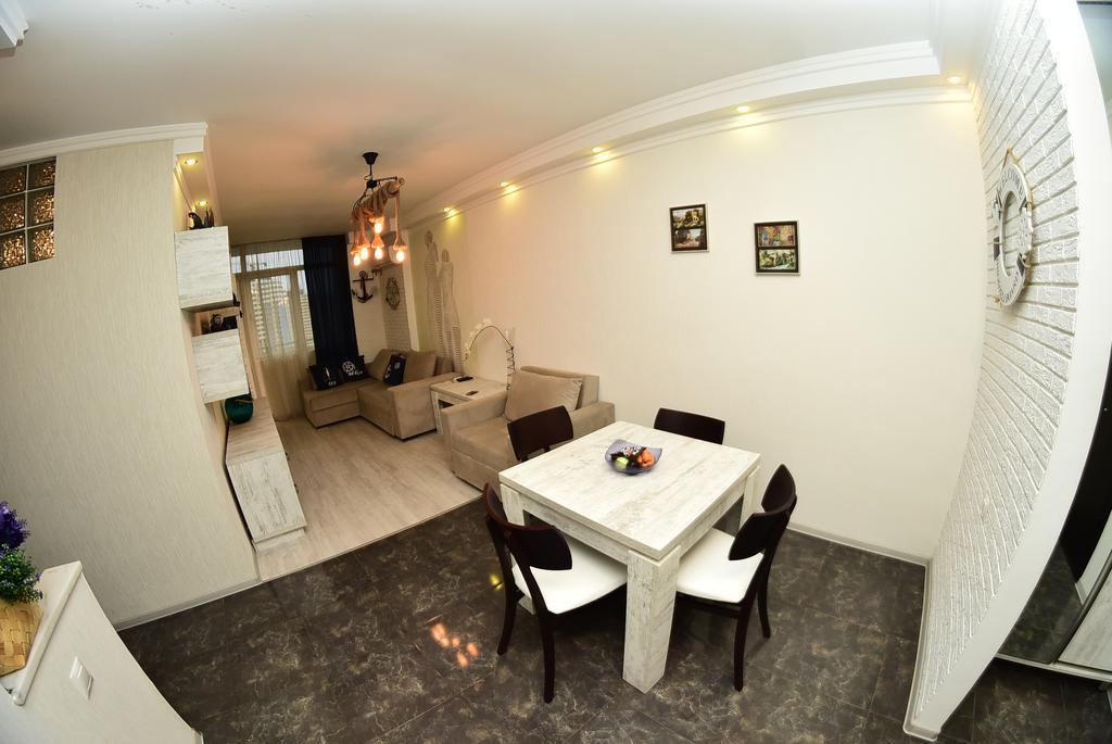 Stars Apartment Batumi Eksteriør billede